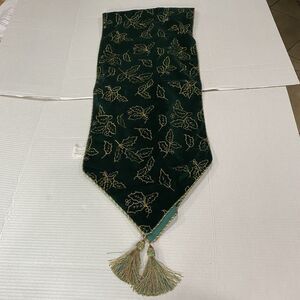St Nicholas Square Holiday Runner For Table